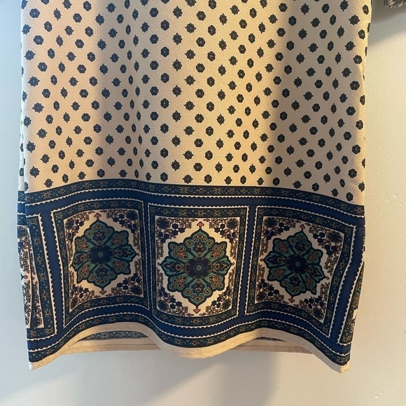 Jella Couture dress, crop sleeves with button design.​​​​​​​ - Picture 8 of 8